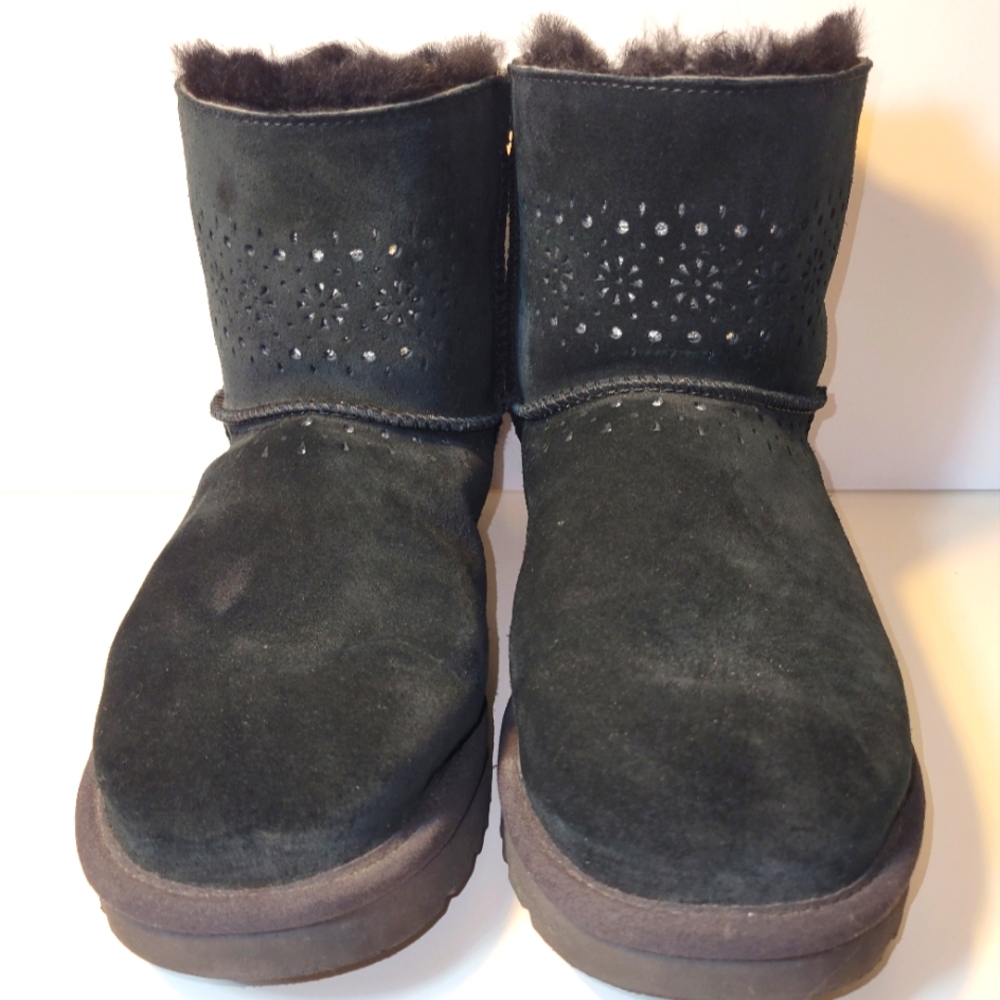 Ugg Dae Sunshine Perf Boots Size 9 Black
